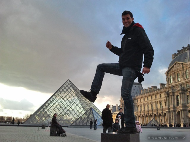 Louvre funny photo  theme position
