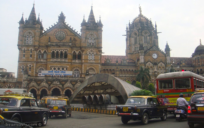 drewmanity-mumbai-india-train-station-no-tuktuk-only-taxis