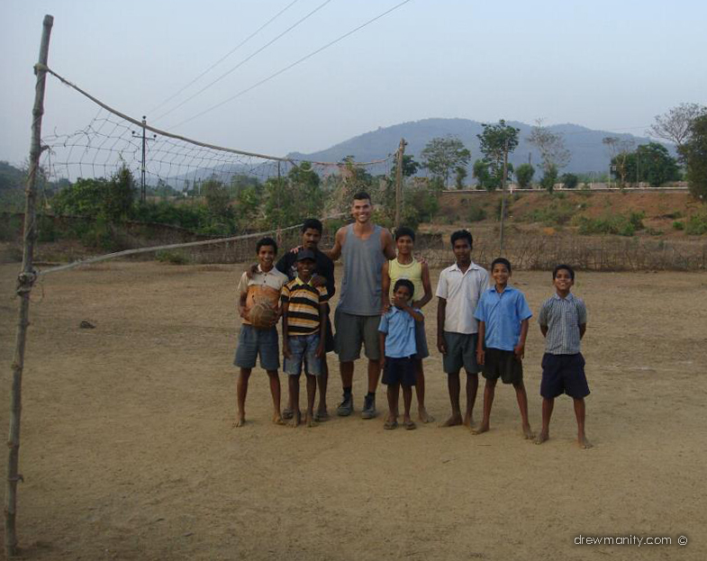 Drewmanity-India-kerala-volleyball-teaching-kids