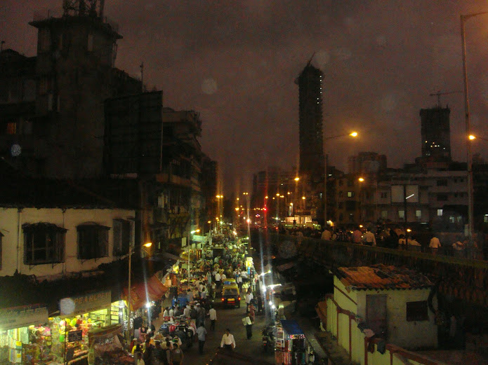 Drewmanity-India-mumbai-night-market