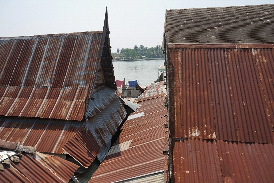drewmanity-amphawa-thailand-morning-tin-roof