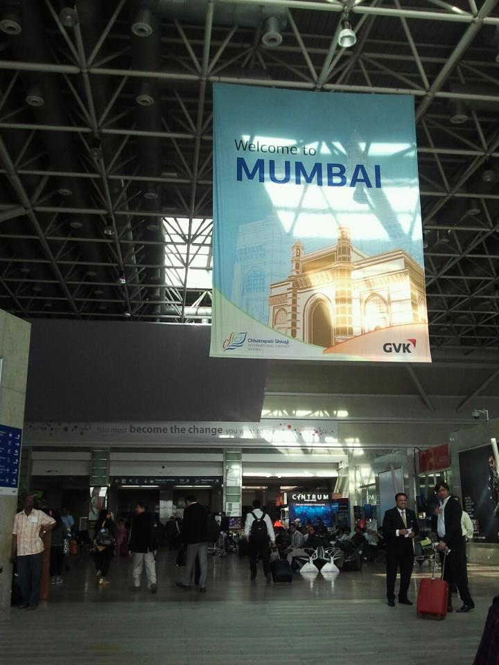 drewmanity-mumbai-airport-india-welcome