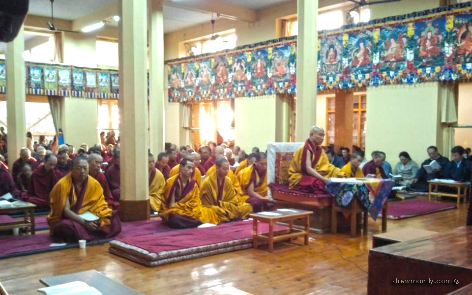 drewmanity.com-Dharamsala-india-dalai-lama-temple-prayers