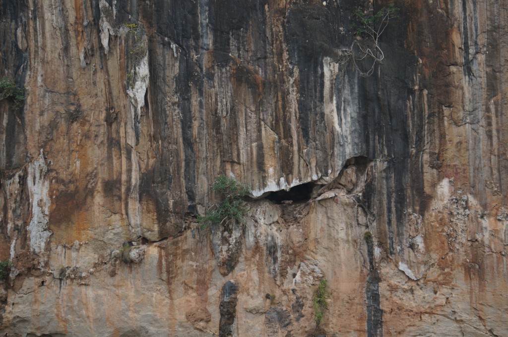 caves-pak-ou-mekong-river-north-of-luang-prabang-laos-drewmanity.