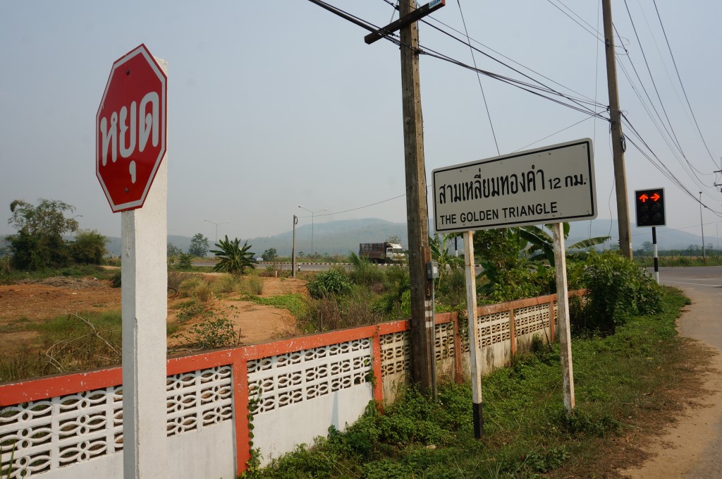 drewmanity.com-golden-triangle-motorbike-ride-thailand-sign thai stopsign